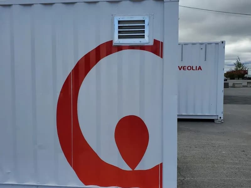 Site container wrapped with the Veolia logo
