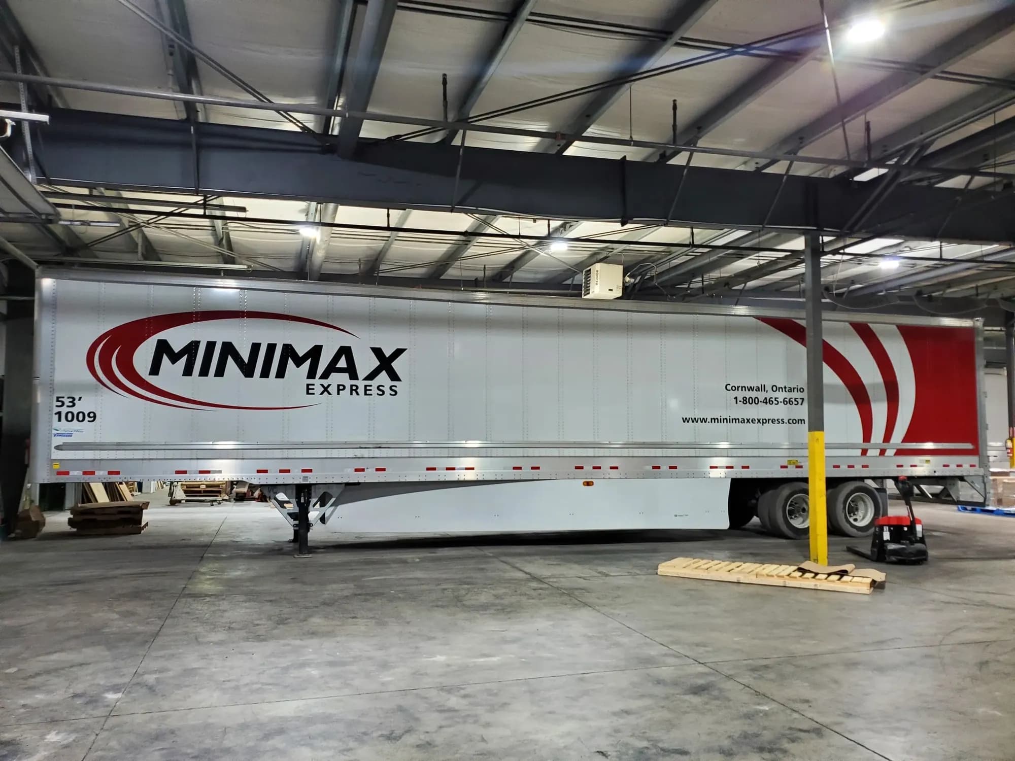53-foot trailer with Minimax Express graphics